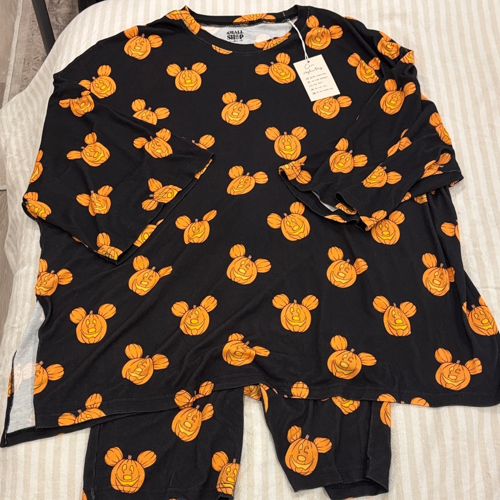 ShopSmallAfterall Disney Black and Orange Pumpkin Pajama Set